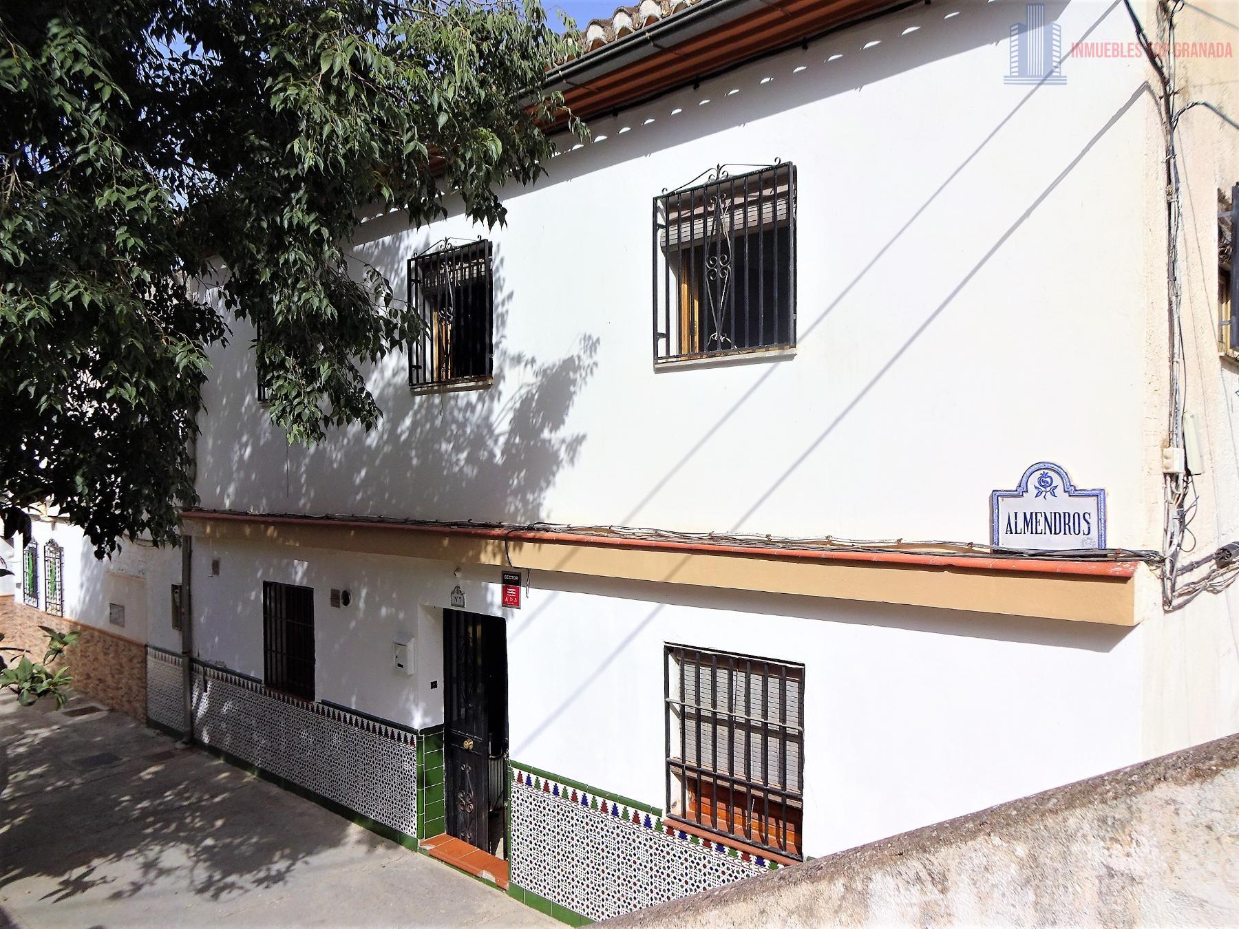 For sale of house in Granada