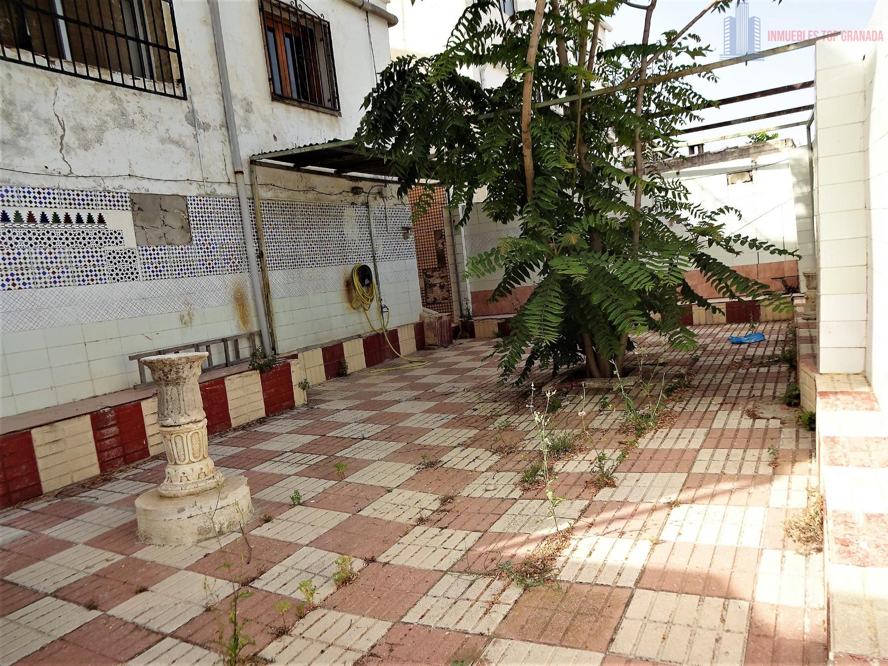 For sale of house in Granada