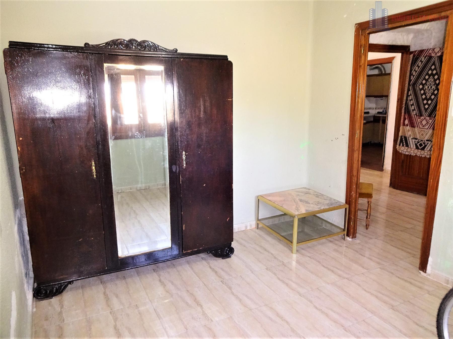 For sale of house in Granada