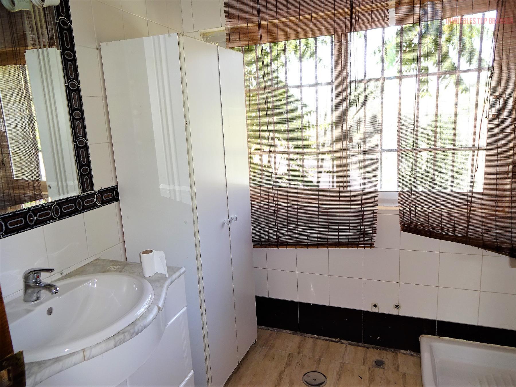 For sale of house in Granada