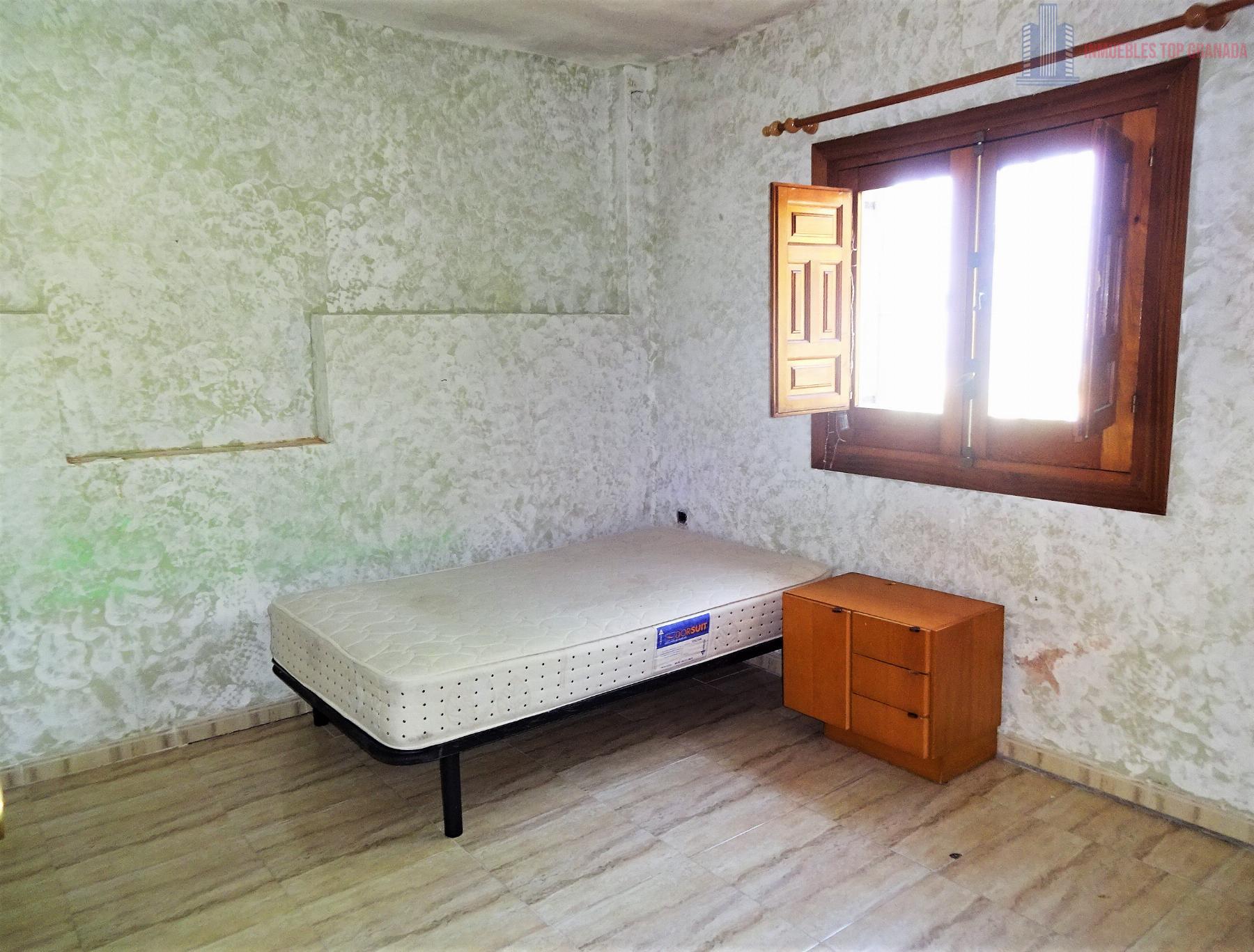 For sale of house in Granada