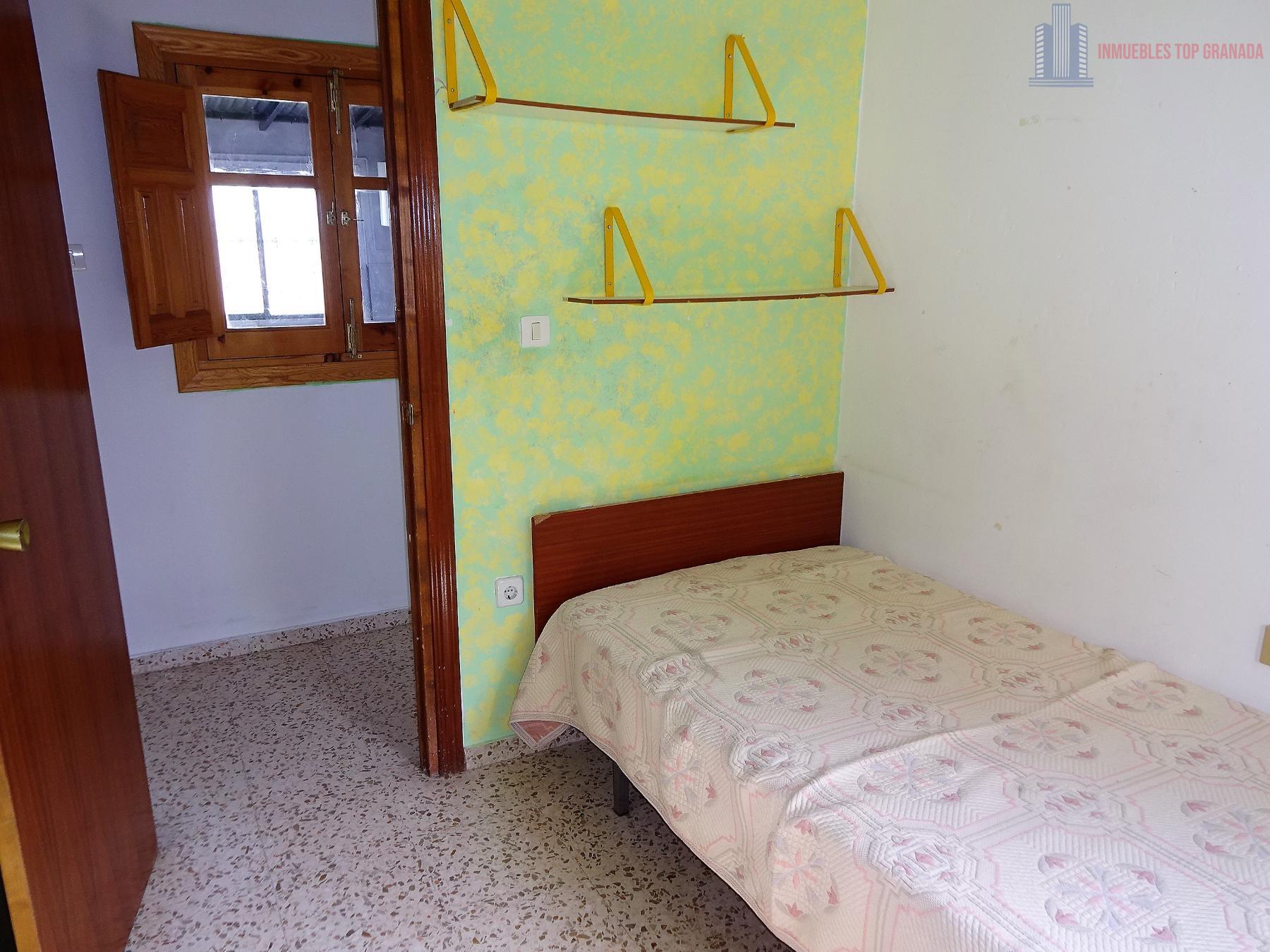 For sale of house in Granada