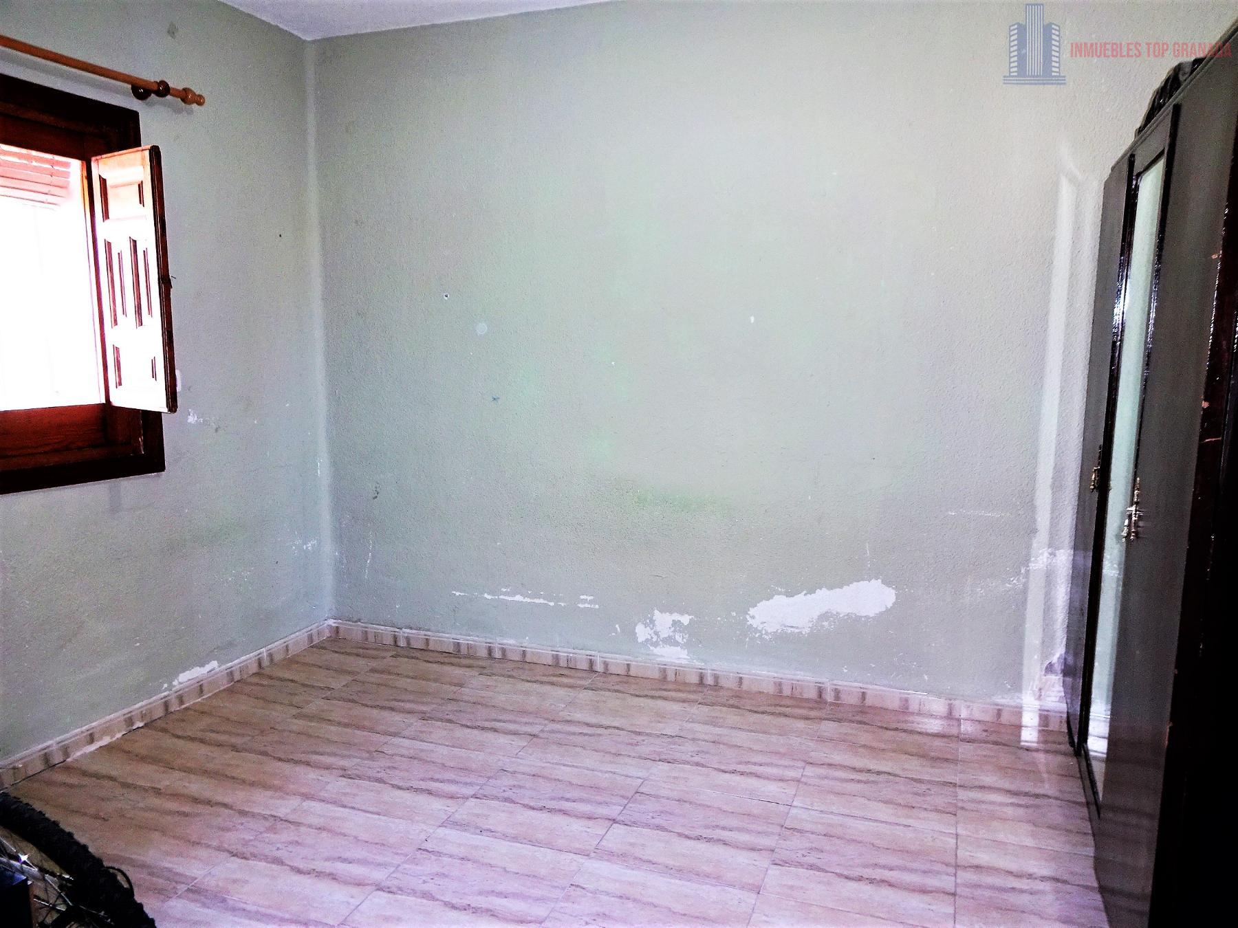 For sale of house in Granada