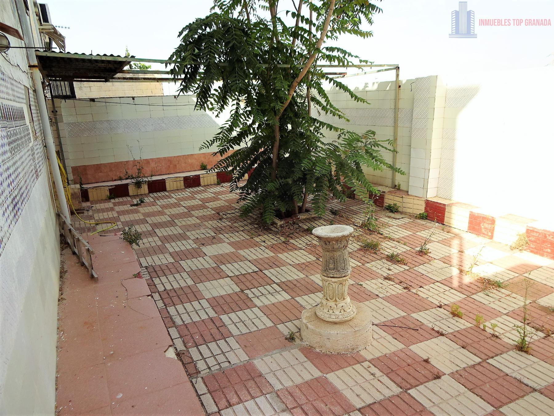 For sale of house in Granada