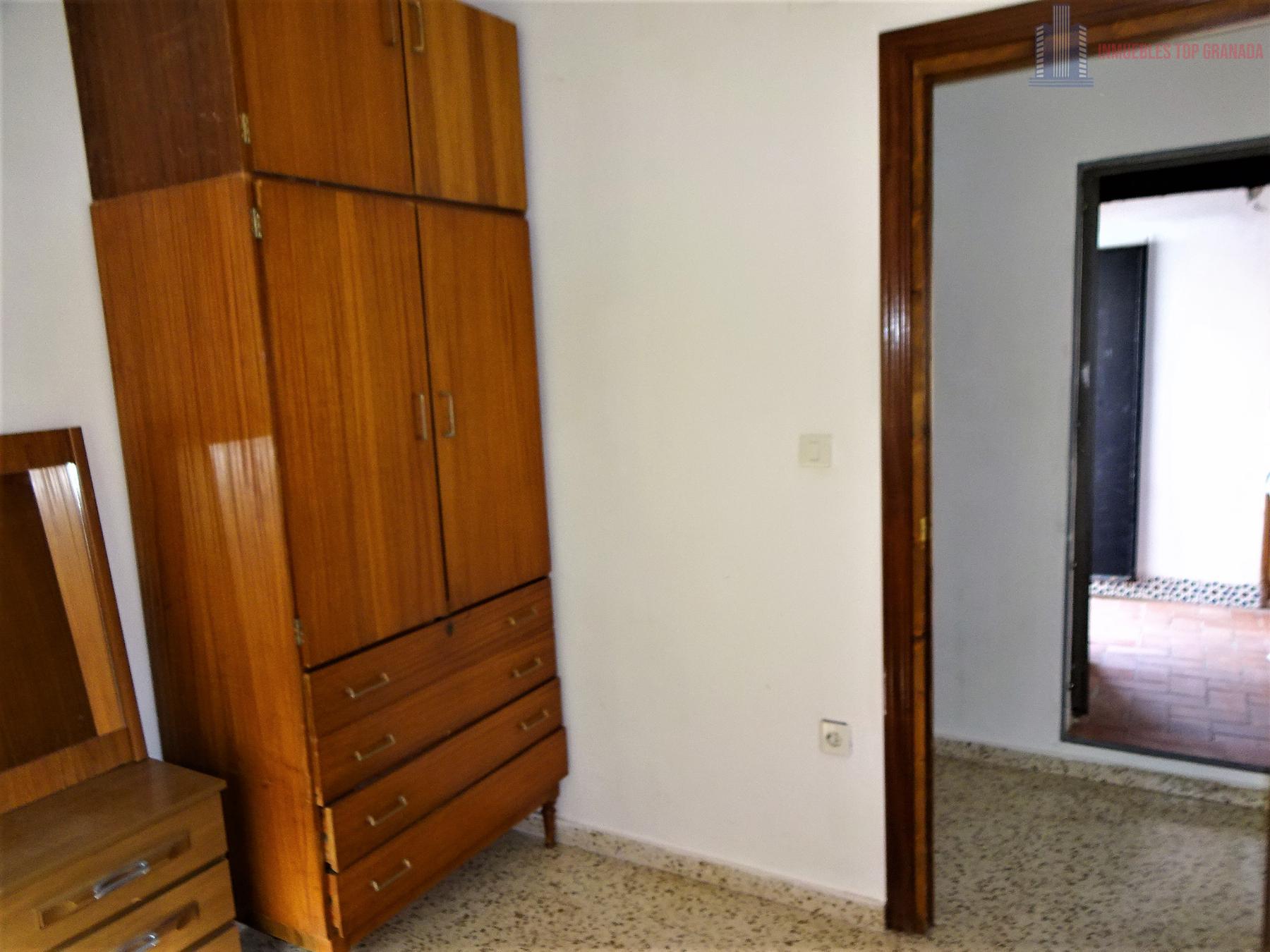 For sale of house in Granada