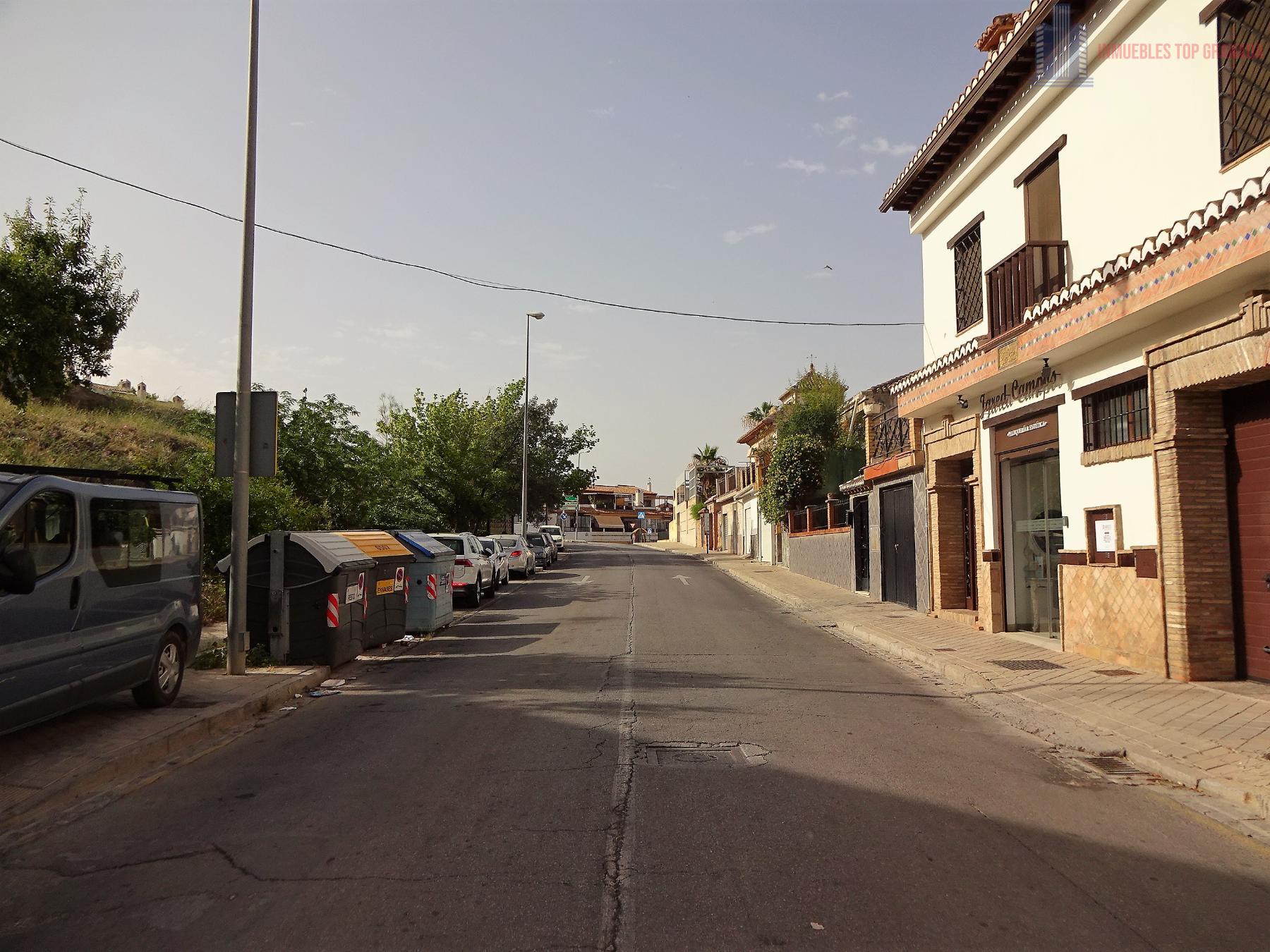 For sale of house in Granada
