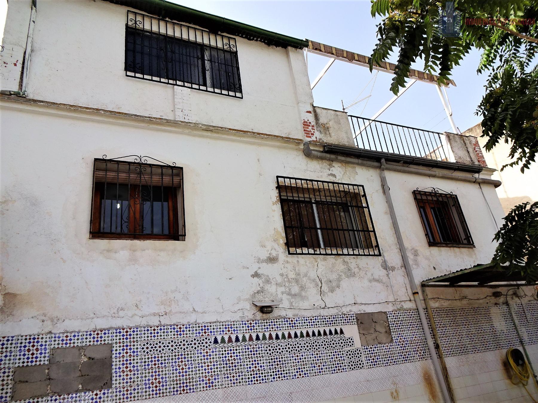 For sale of house in Granada