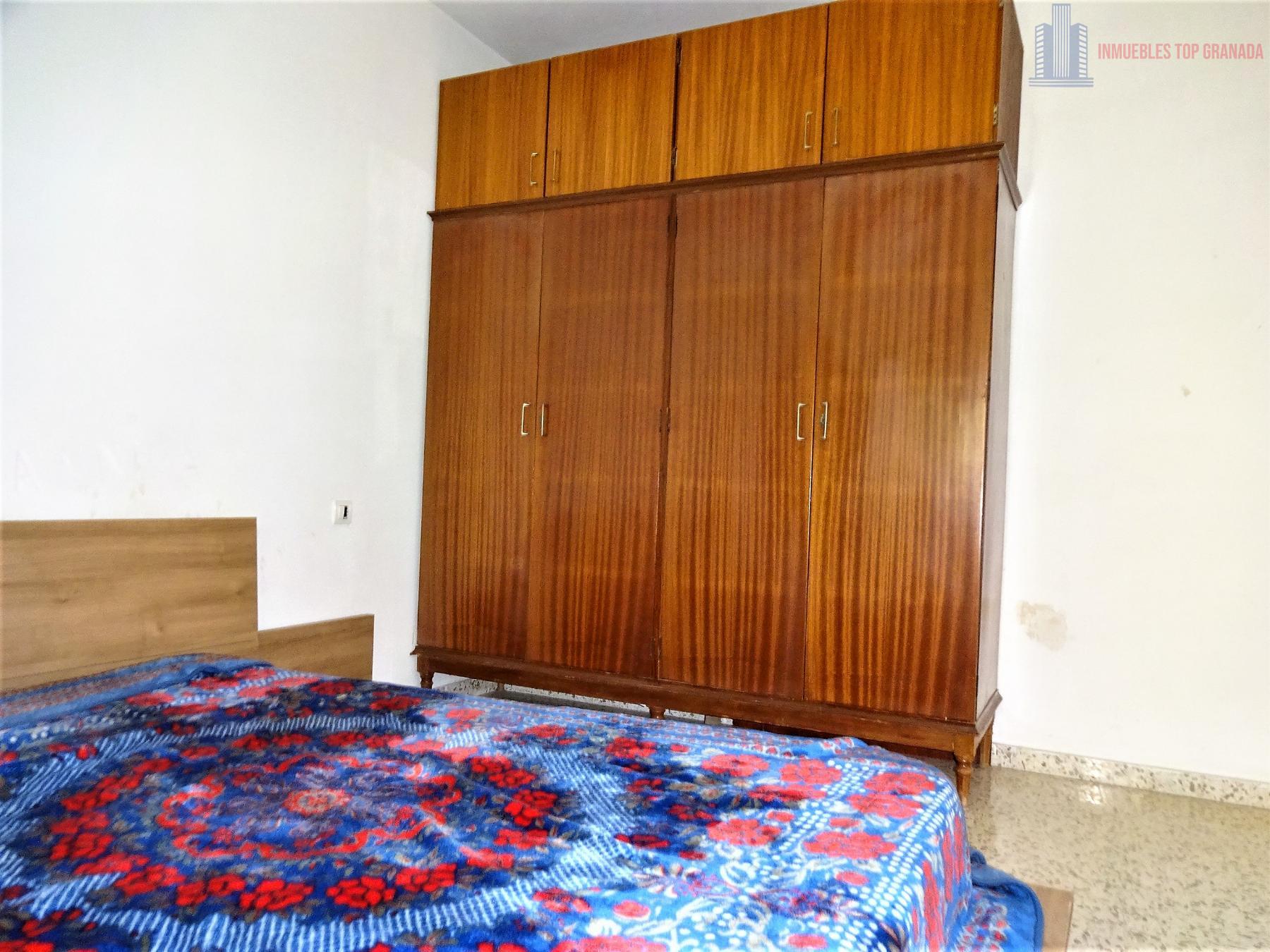 For sale of house in Granada