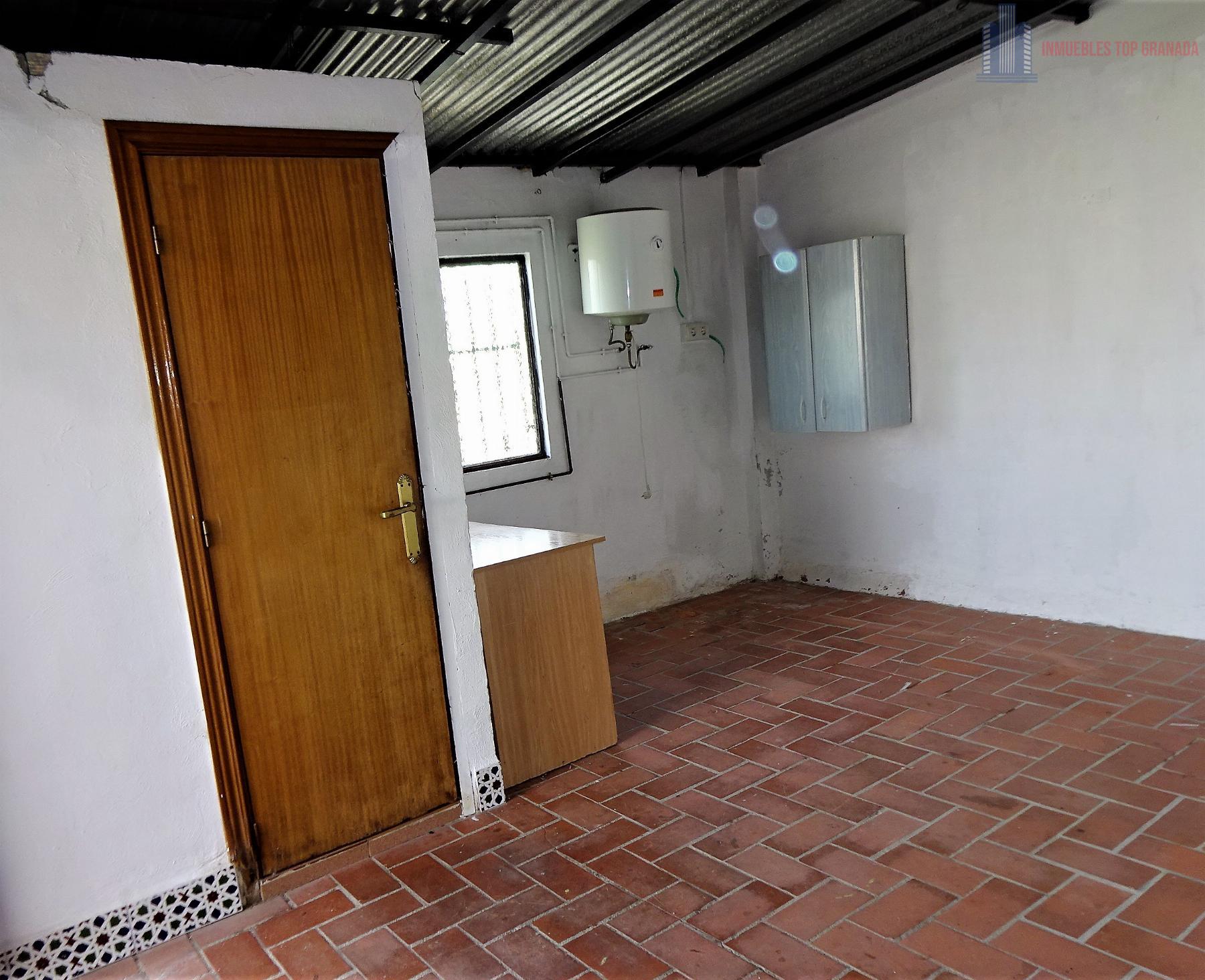 For sale of house in Granada