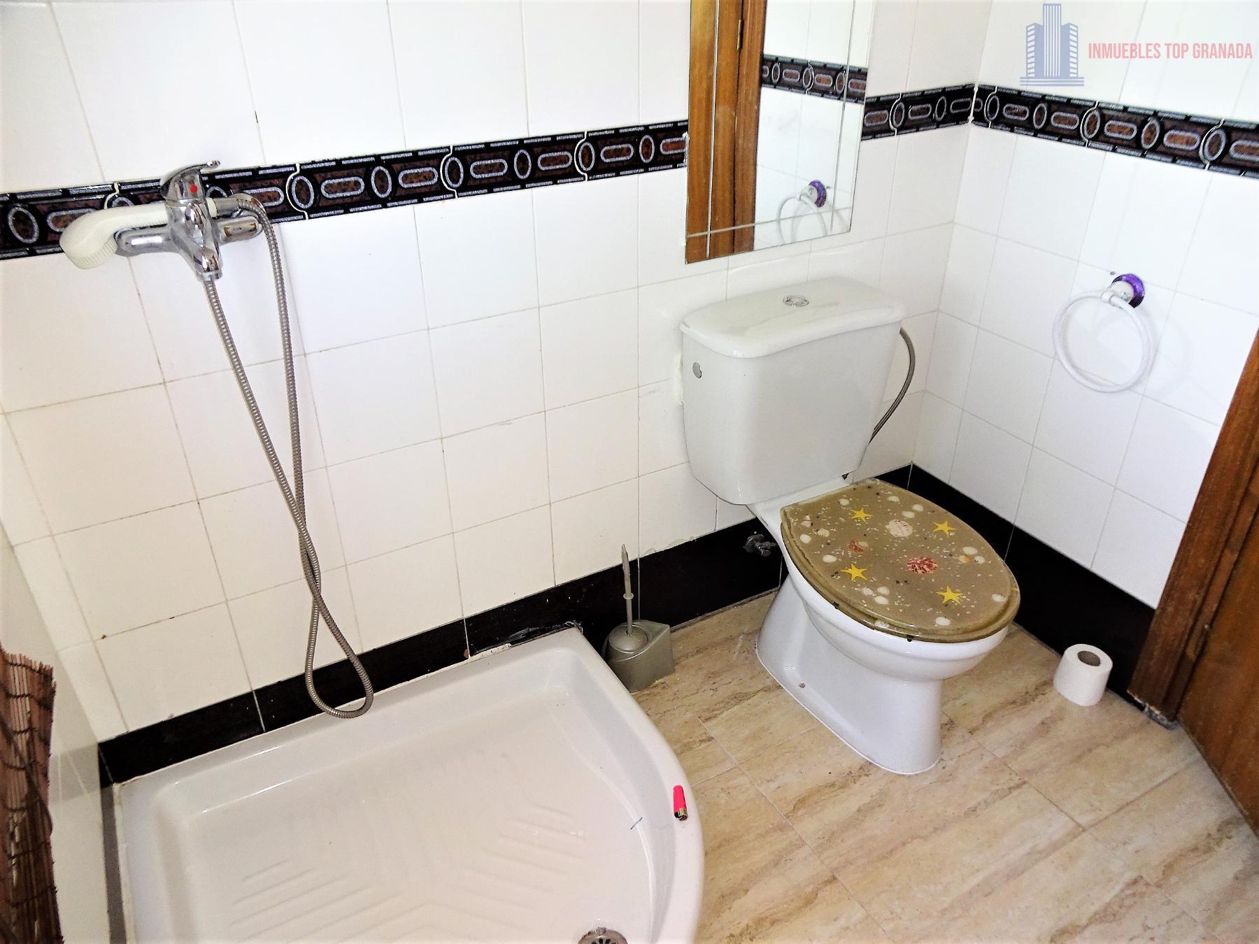For sale of house in Granada
