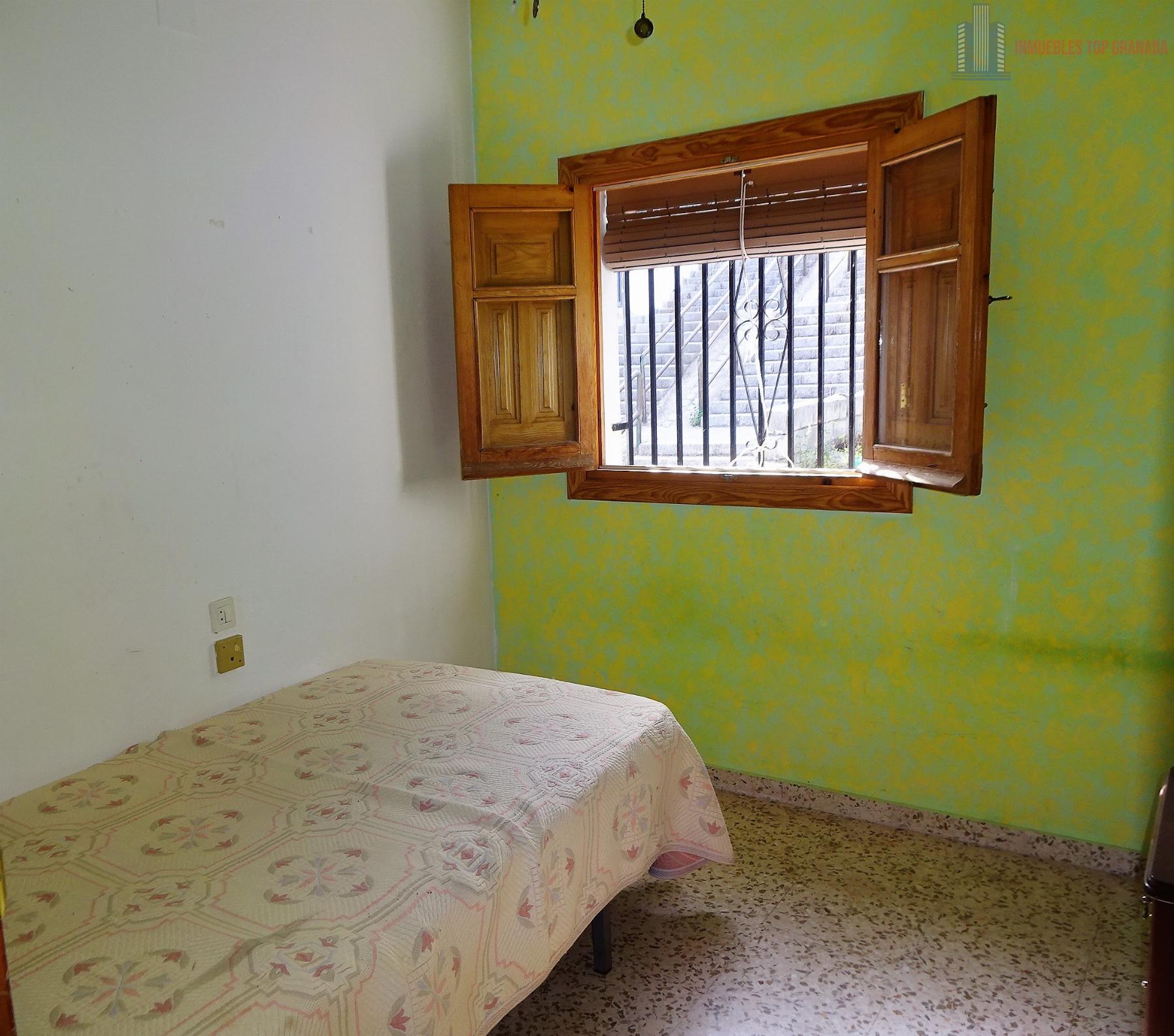 For sale of house in Granada