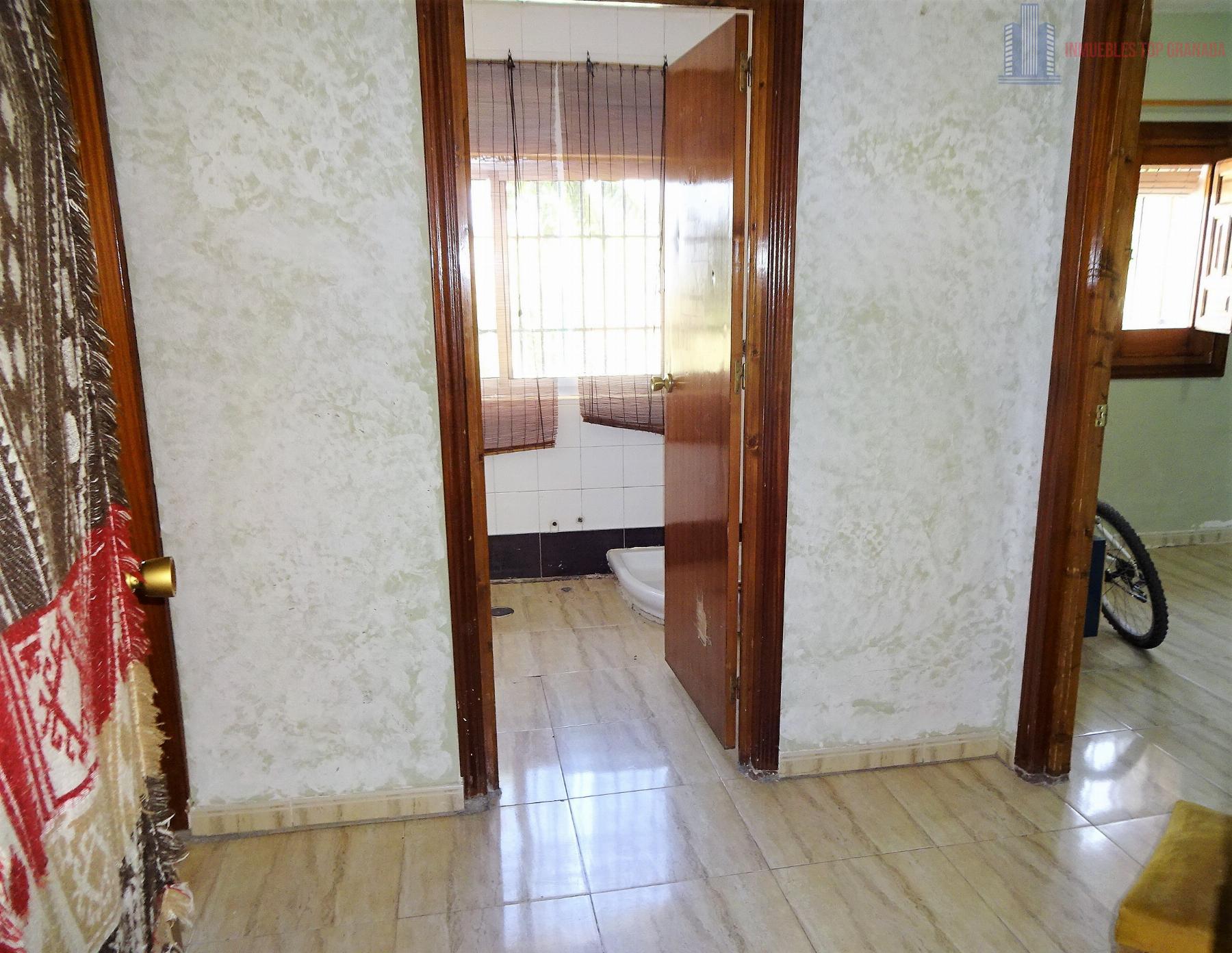 For sale of house in Granada