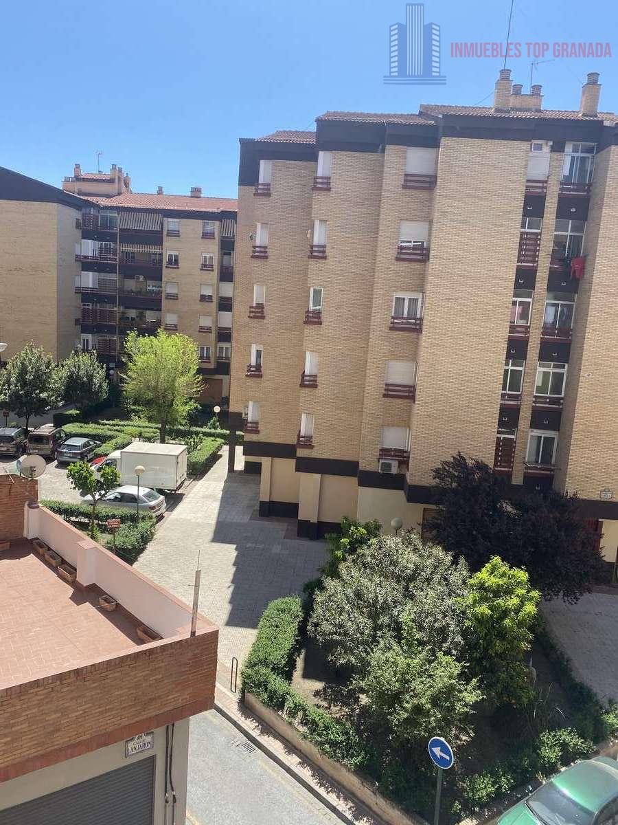 For sale of flat in Granada