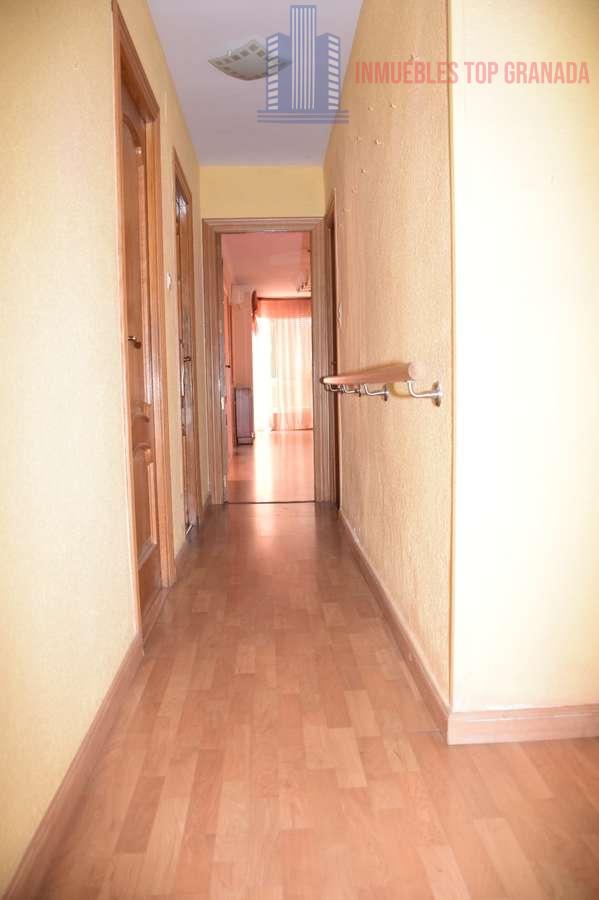For sale of flat in Granada