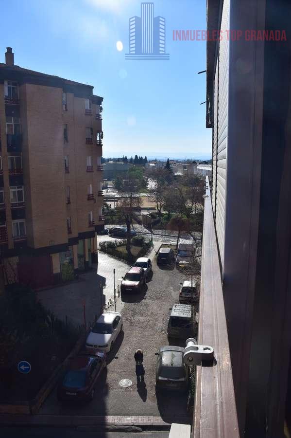 For sale of flat in Granada