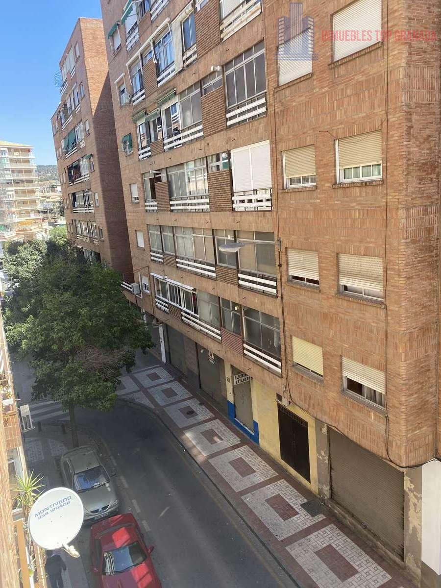 For sale of flat in Granada