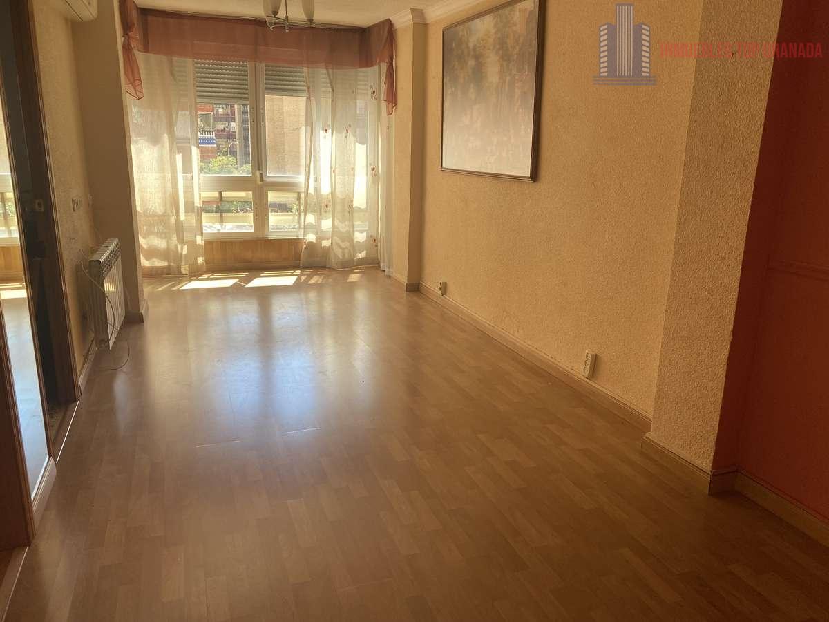 For sale of flat in Granada