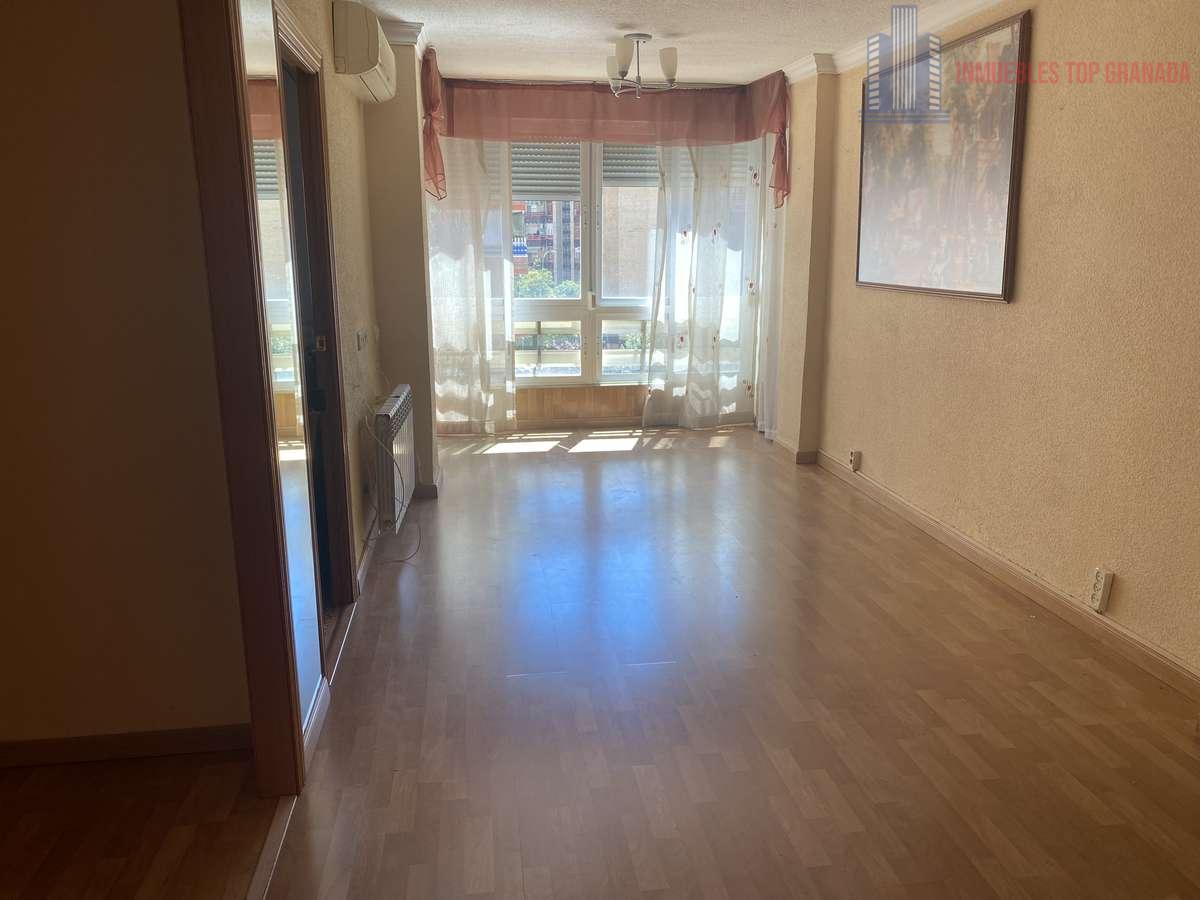 For sale of flat in Granada