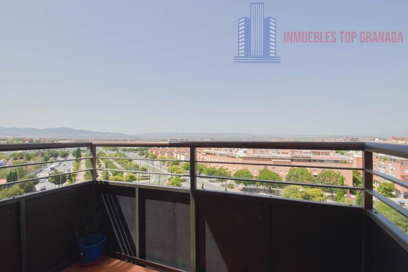 For sale of flat in Granada
