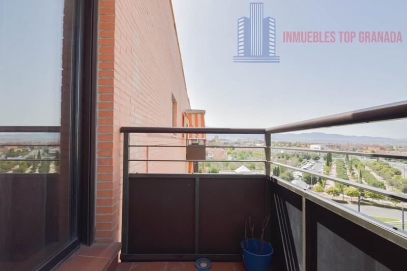 For sale of flat in Granada