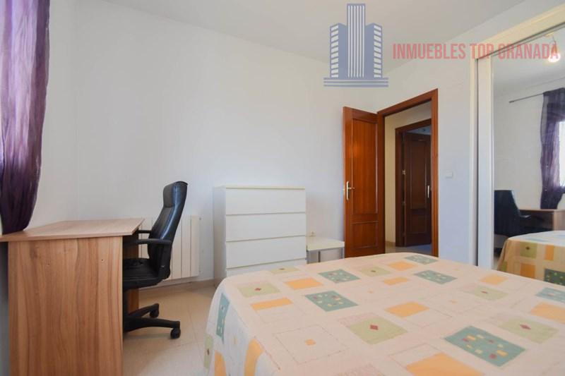For sale of flat in Granada