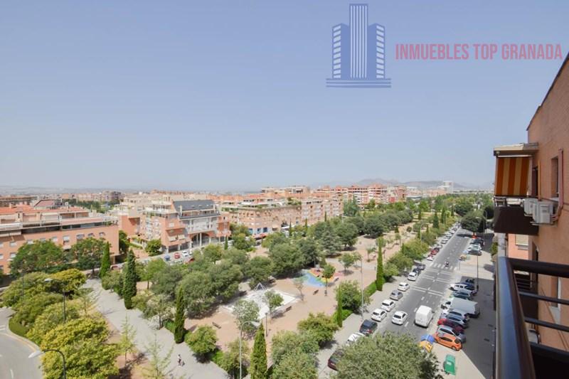 For sale of flat in Granada
