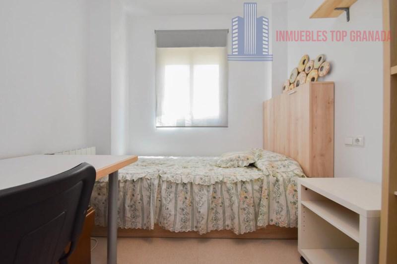 For sale of flat in Granada