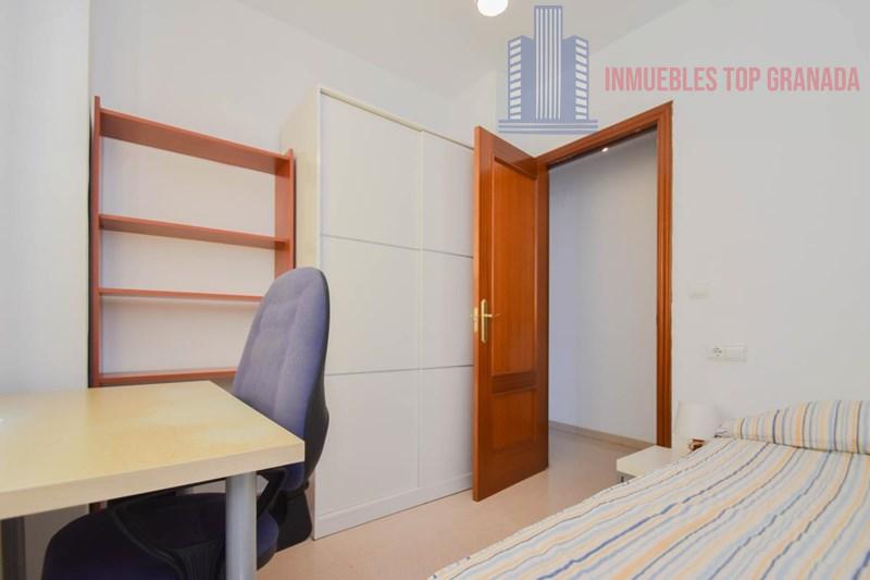 For sale of flat in Granada