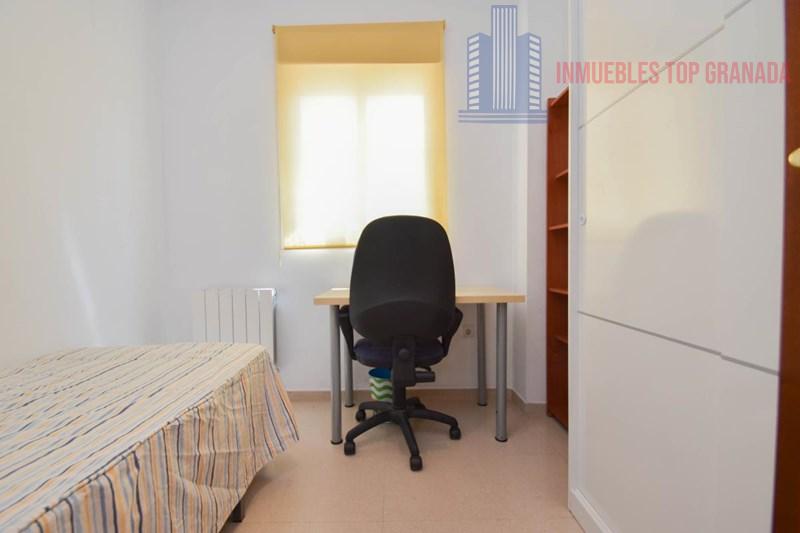 For sale of flat in Granada