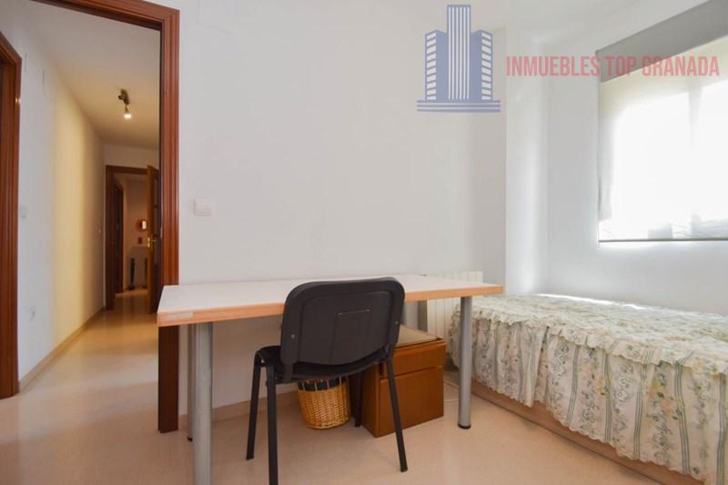 For sale of flat in Granada