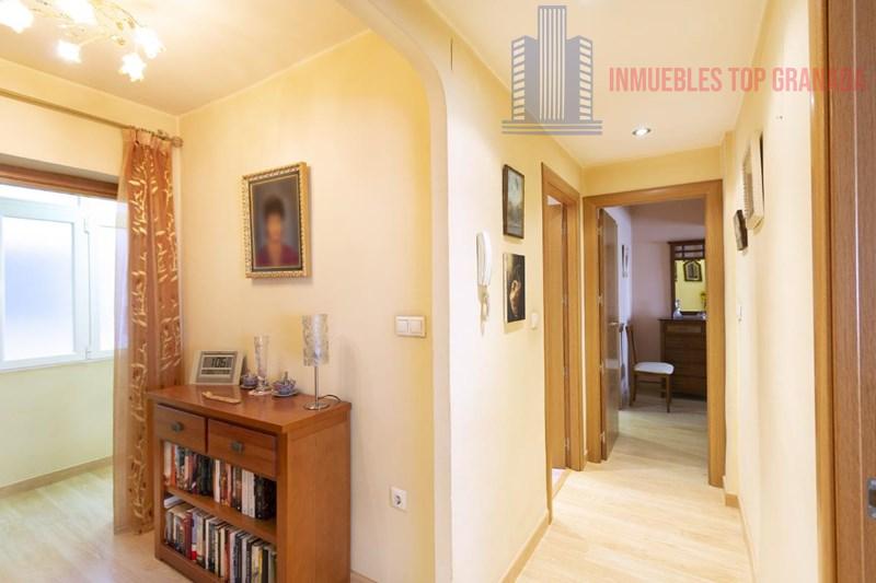 For sale of flat in Granada