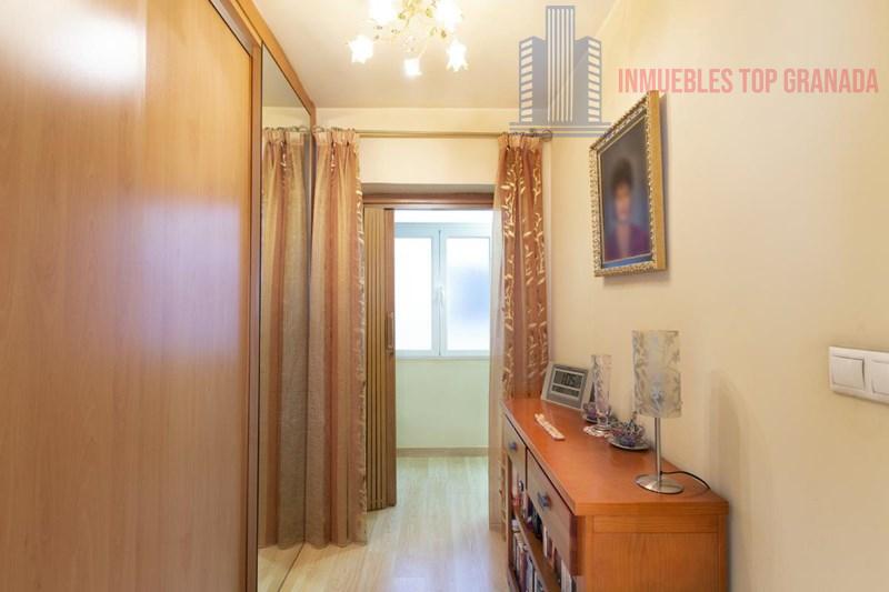 For sale of flat in Granada