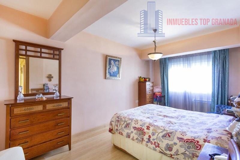 For sale of flat in Granada
