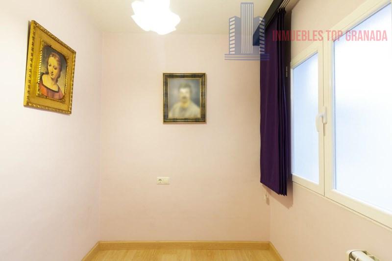 For sale of flat in Granada