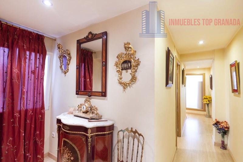For sale of flat in Granada