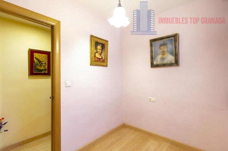 For sale of flat in Granada