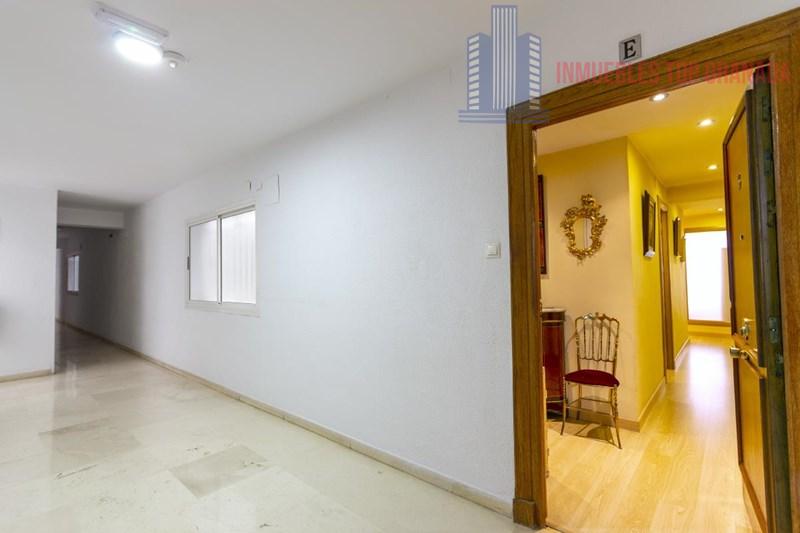 For sale of flat in Granada