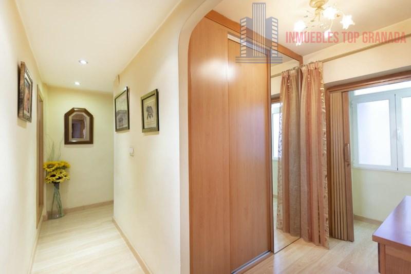 For sale of flat in Granada