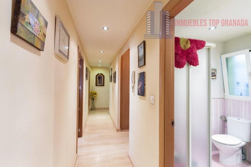 For sale of flat in Granada