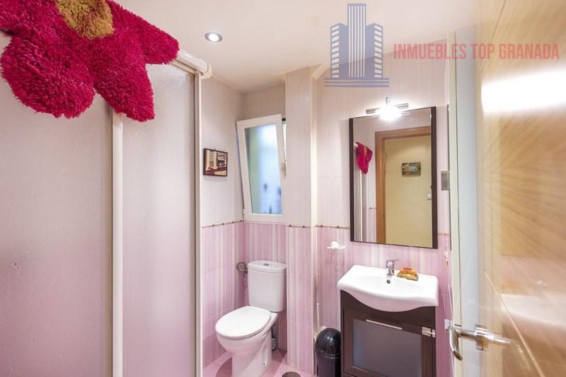 For sale of flat in Granada