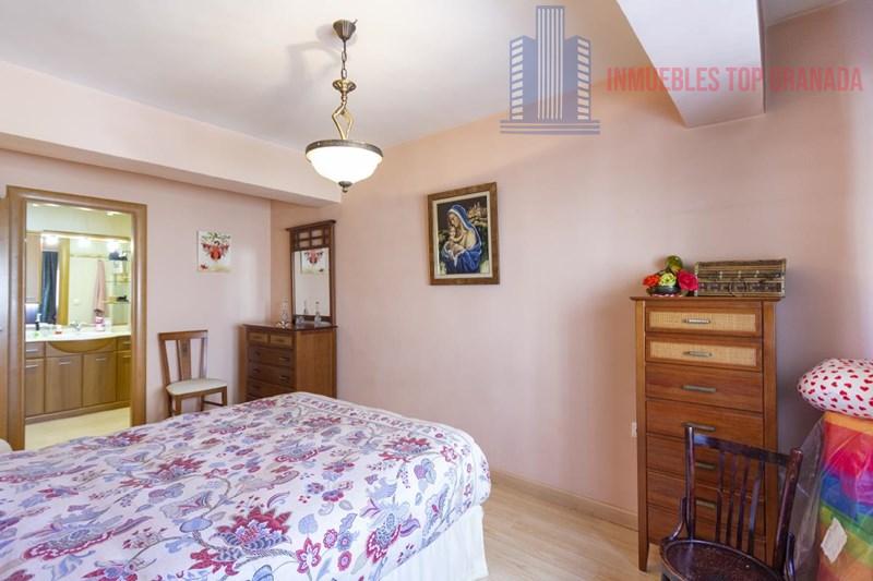 For sale of flat in Granada