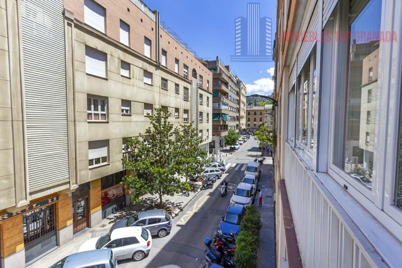 For sale of flat in Granada
