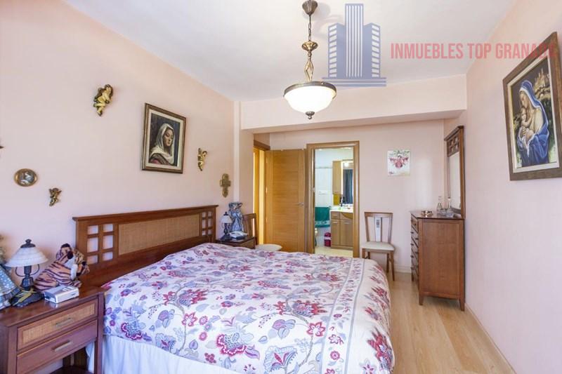 For sale of flat in Granada