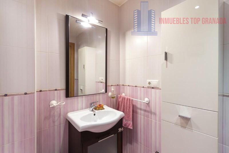 For sale of flat in Granada