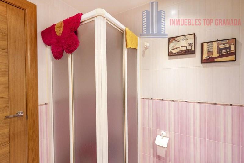 For sale of flat in Granada