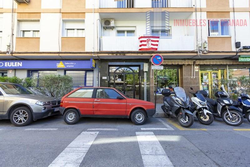 For sale of flat in Granada