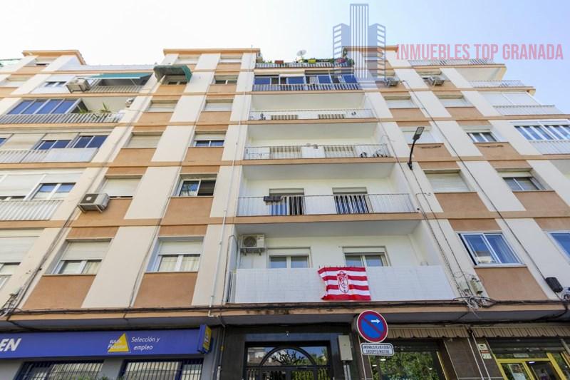 For sale of flat in Granada