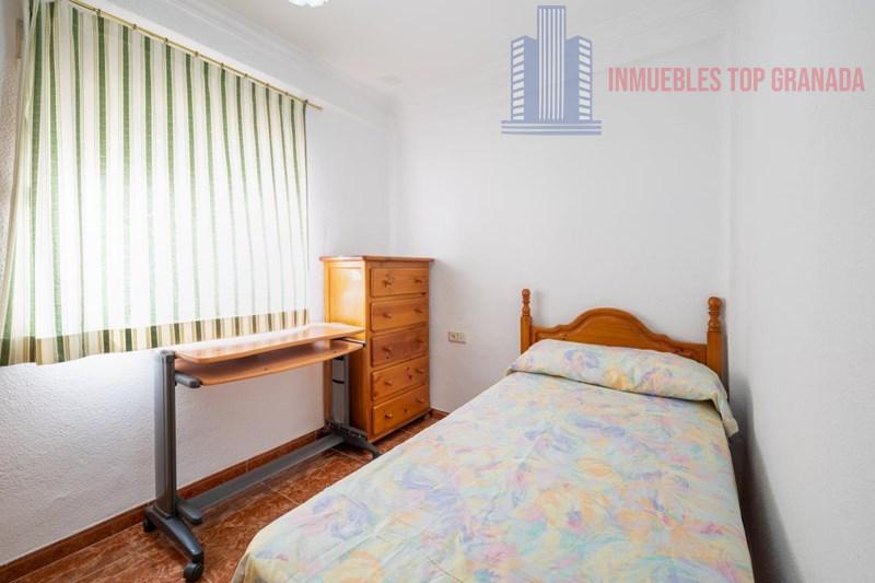 For sale of flat in Granada