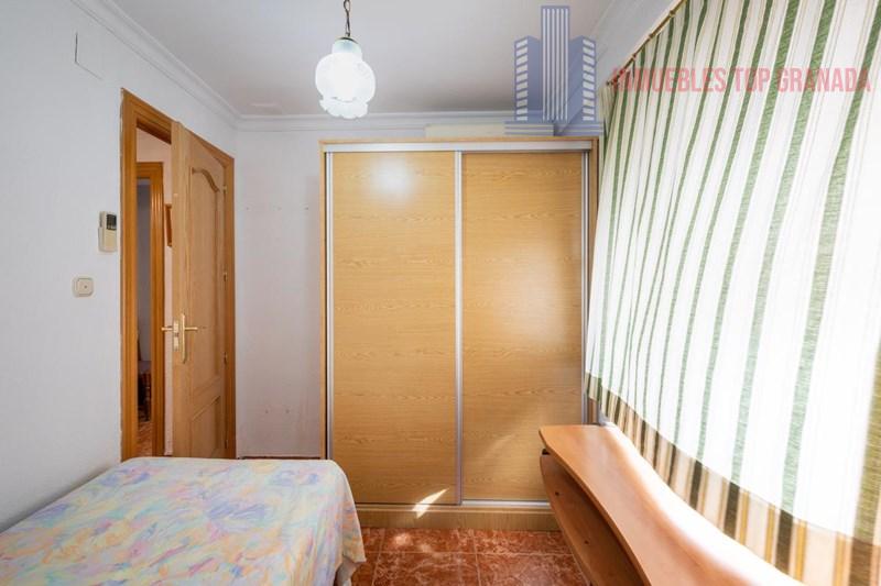 For sale of flat in Granada