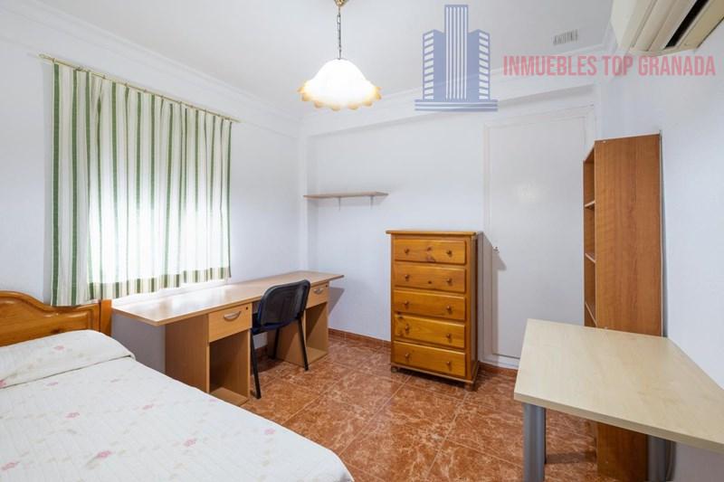 For sale of flat in Granada